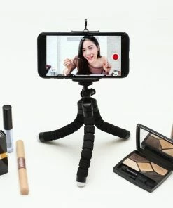 Lucinda's New Smartphone Tripod