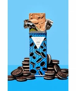 Lucinda's Cookies And Cream Chocolate Bar