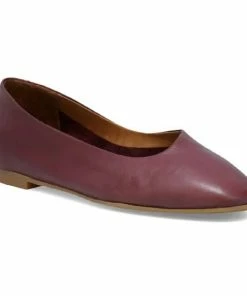 Lucinda's Wine Romie By Miz Mooz New