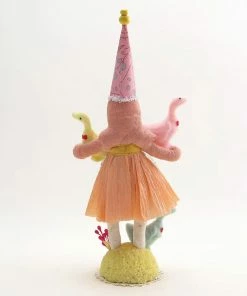 Lucinda's Spring Cuddle Duck Girl Figure New